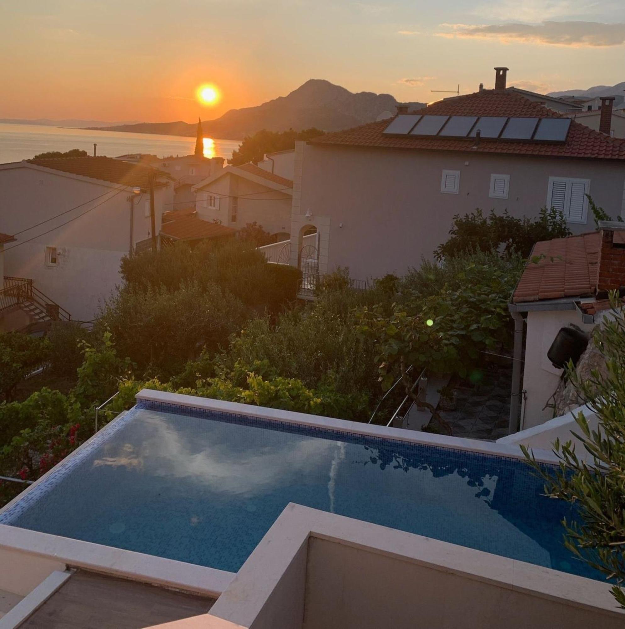 Apartments With Pool Vrdoljak Omiš Pokoj fotografie