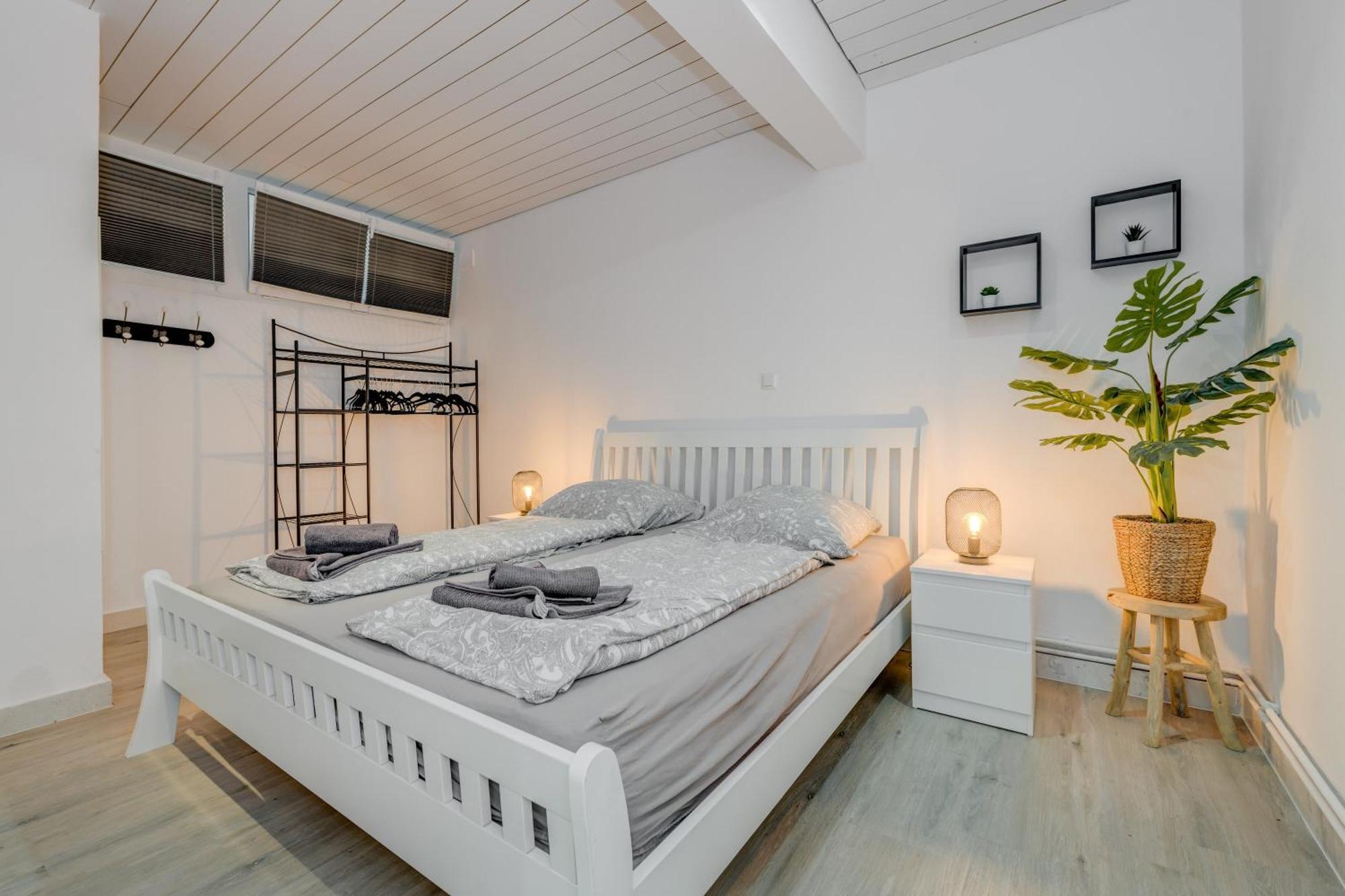Apartments With Pool Vrdoljak Omiš Pokoj fotografie