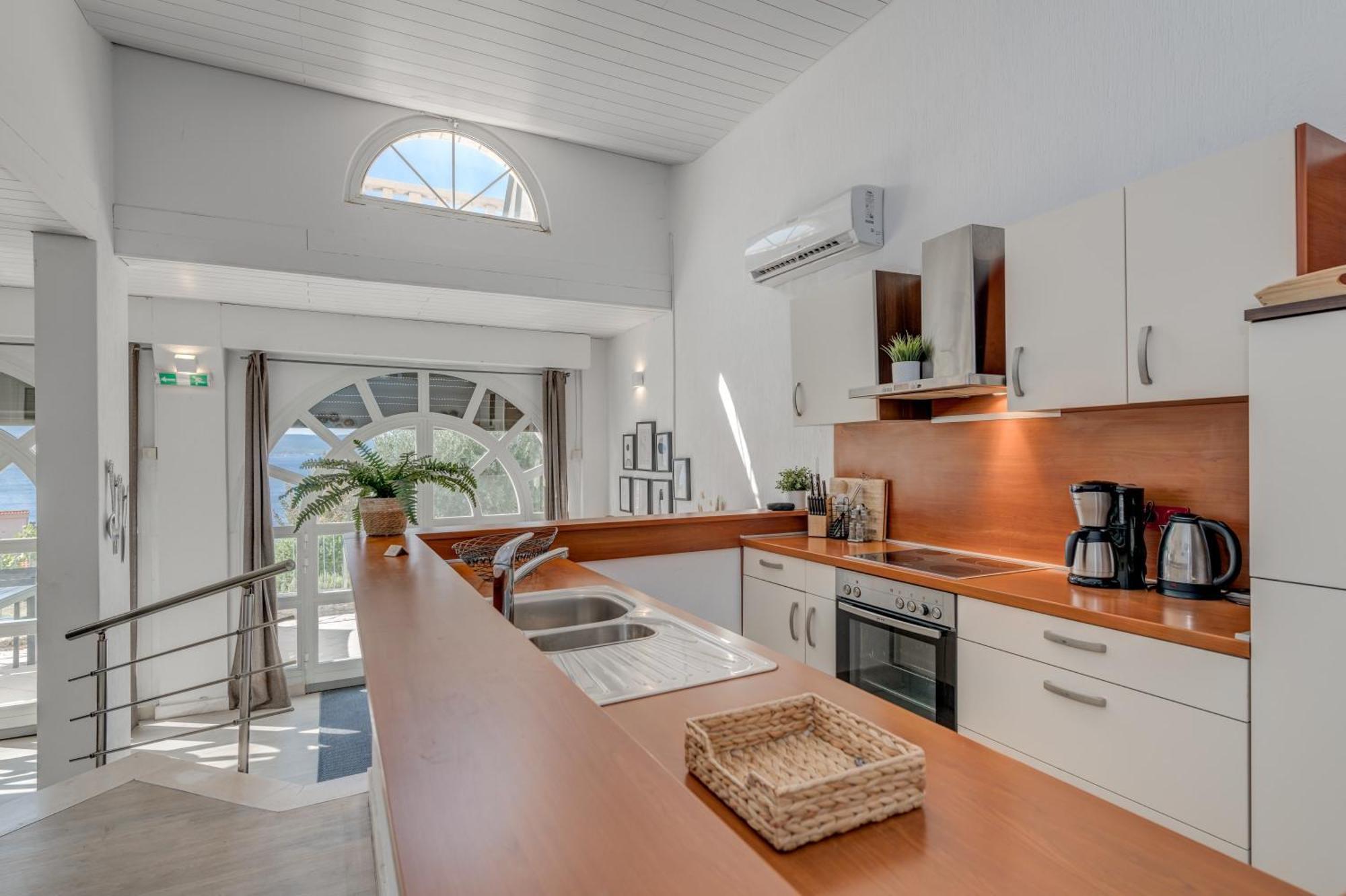 Apartments With Pool Vrdoljak Omiš Pokoj fotografie