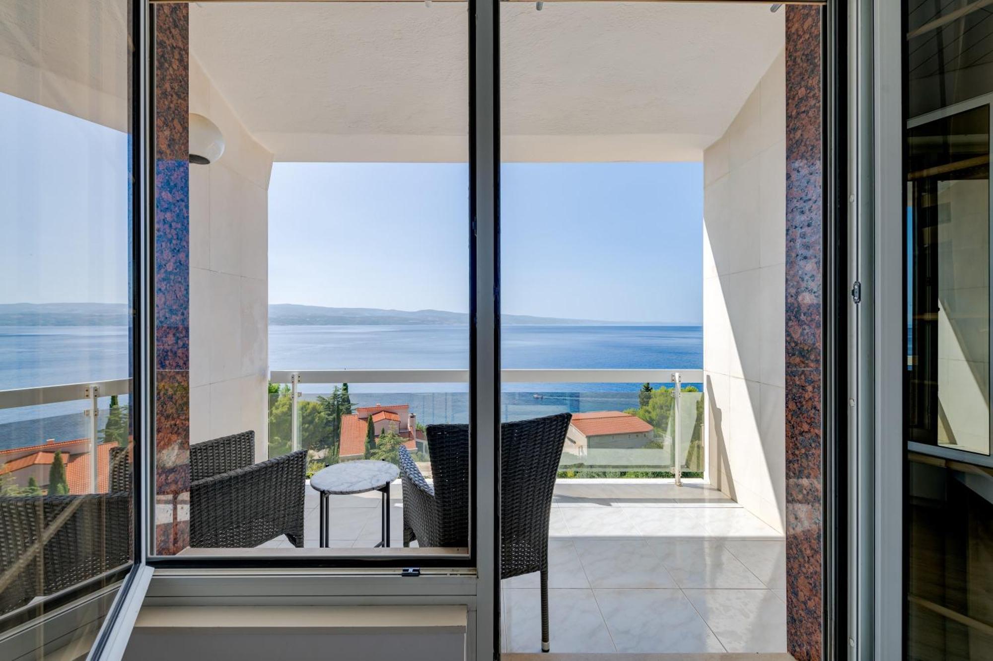 Apartments With Pool Vrdoljak Omiš Pokoj fotografie