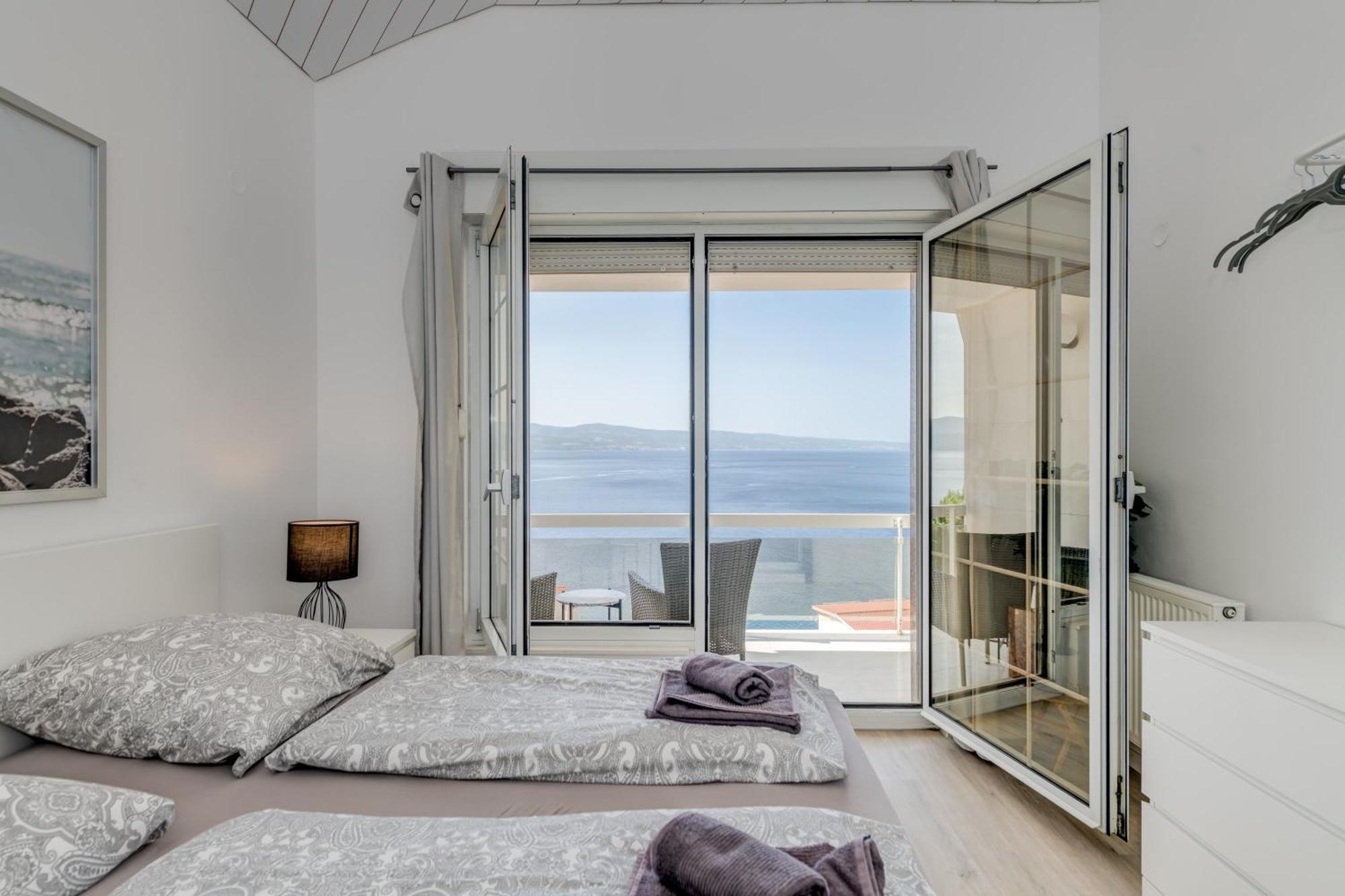 Apartments With Pool Vrdoljak Omiš Pokoj fotografie
