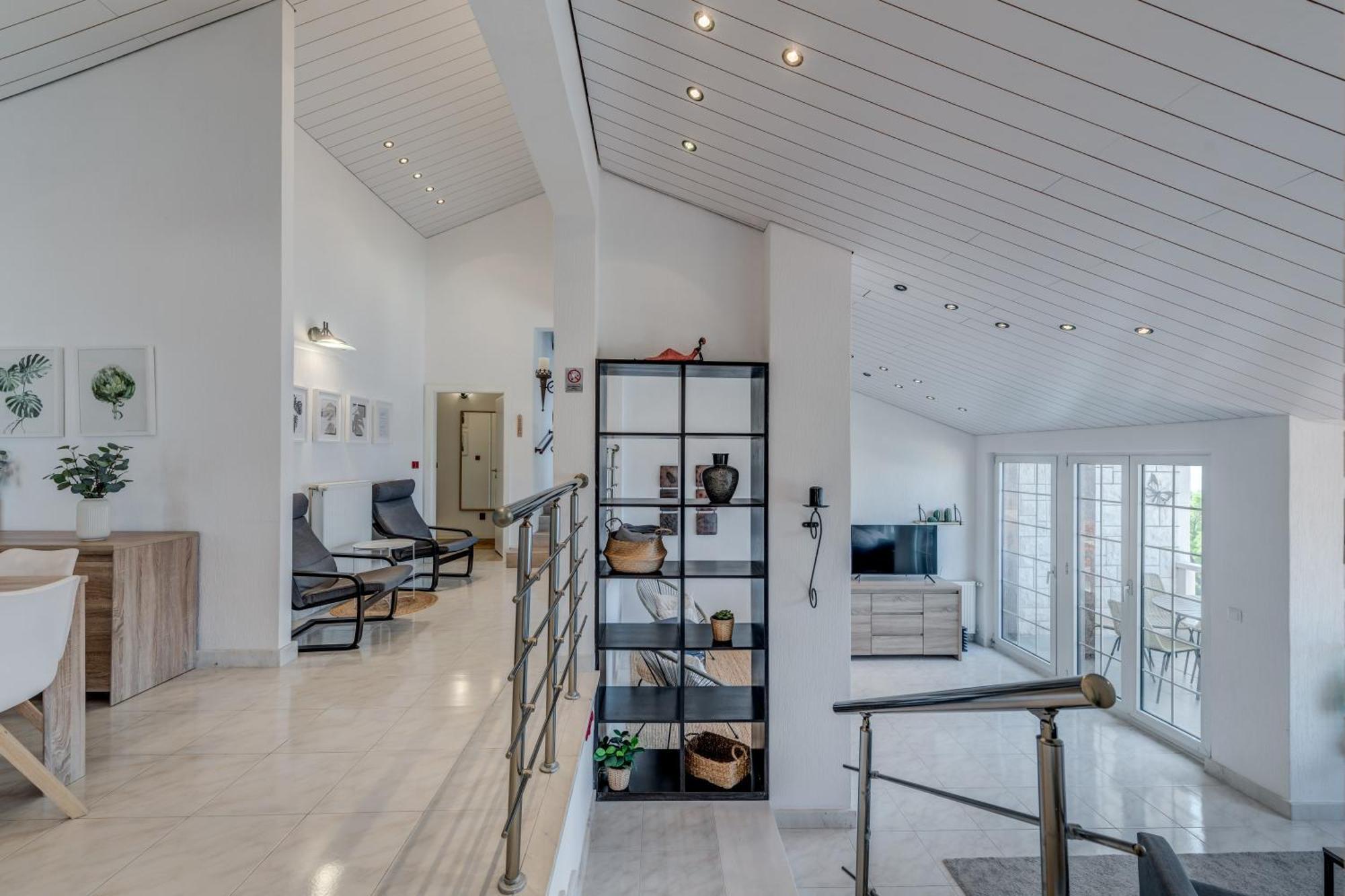 Apartments With Pool Vrdoljak Omiš Pokoj fotografie