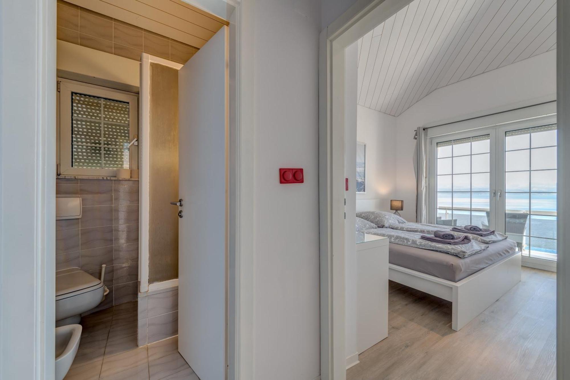 Apartments With Pool Vrdoljak Omiš Pokoj fotografie