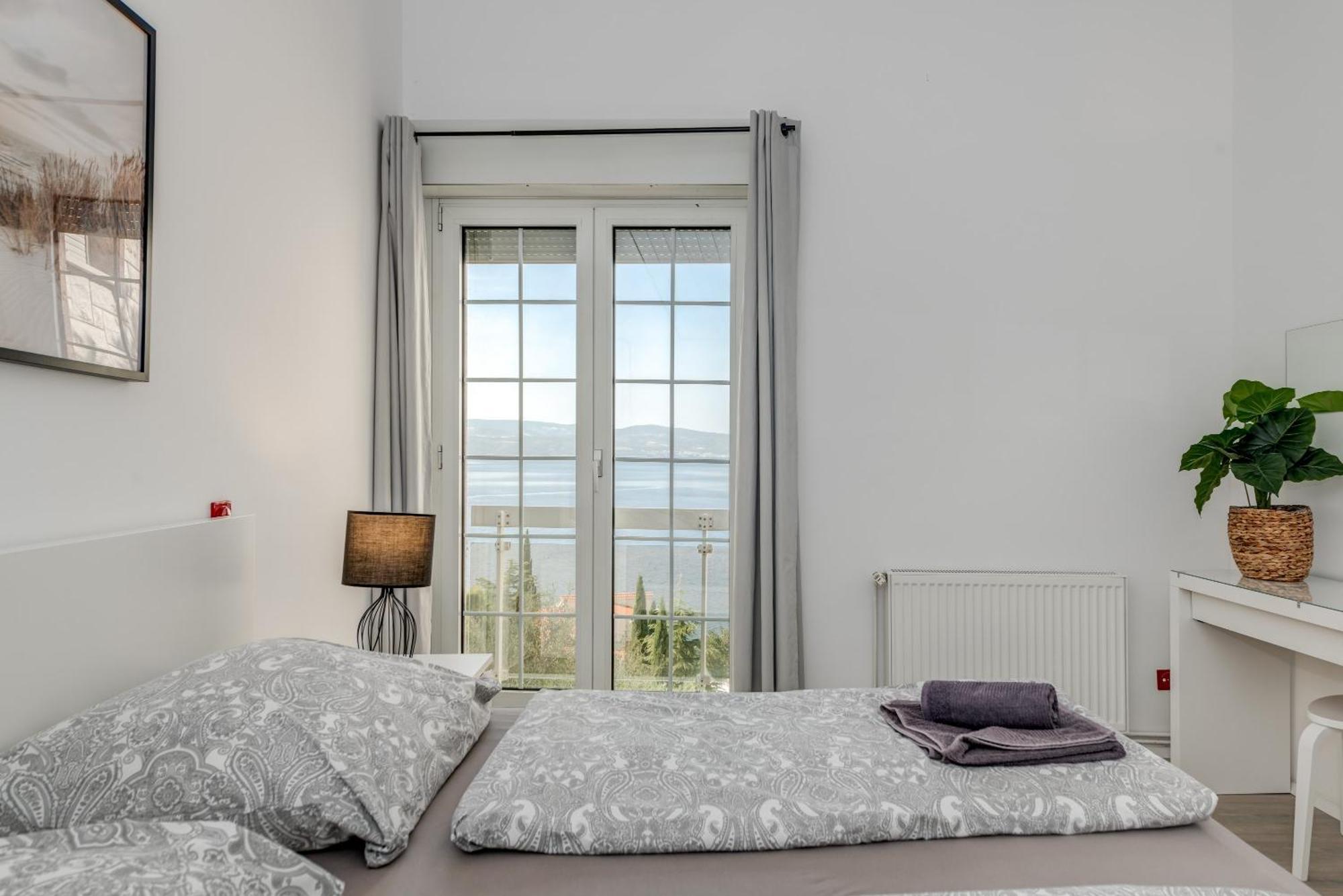 Apartments With Pool Vrdoljak Omiš Pokoj fotografie